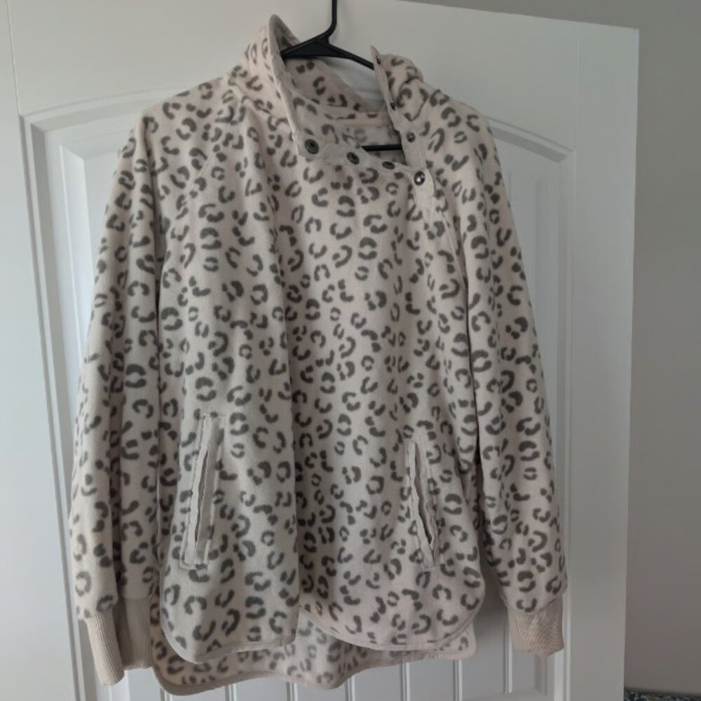 Snow Leopard Print Pullover – Size Large